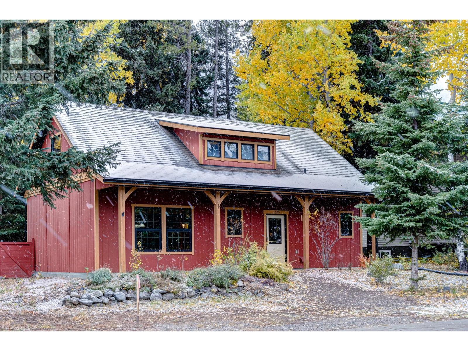 1325 Wildwood Dr, Sparwood, BC V0B 2G2