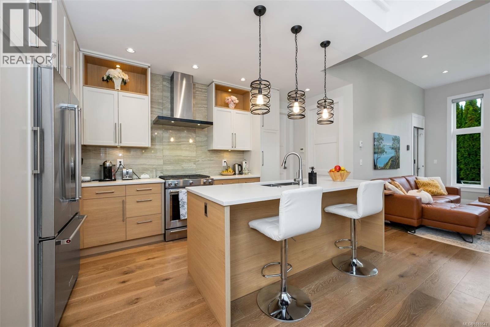 8043 Huckleberry Crt Ct, Central Saanich, BC V8M 1K1