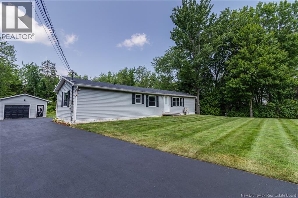 30 Nevers Rd, Lincoln, NB E3B 8R9