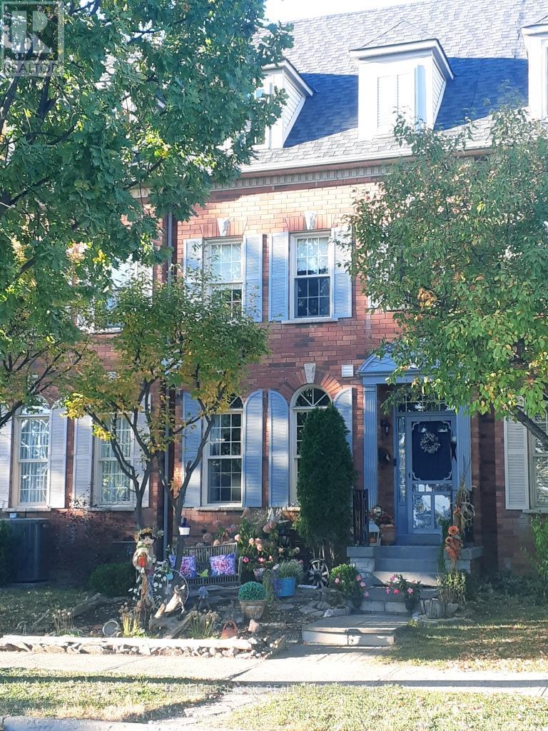 153 Glenashton Dr, Oakville, ON L6H 6N2