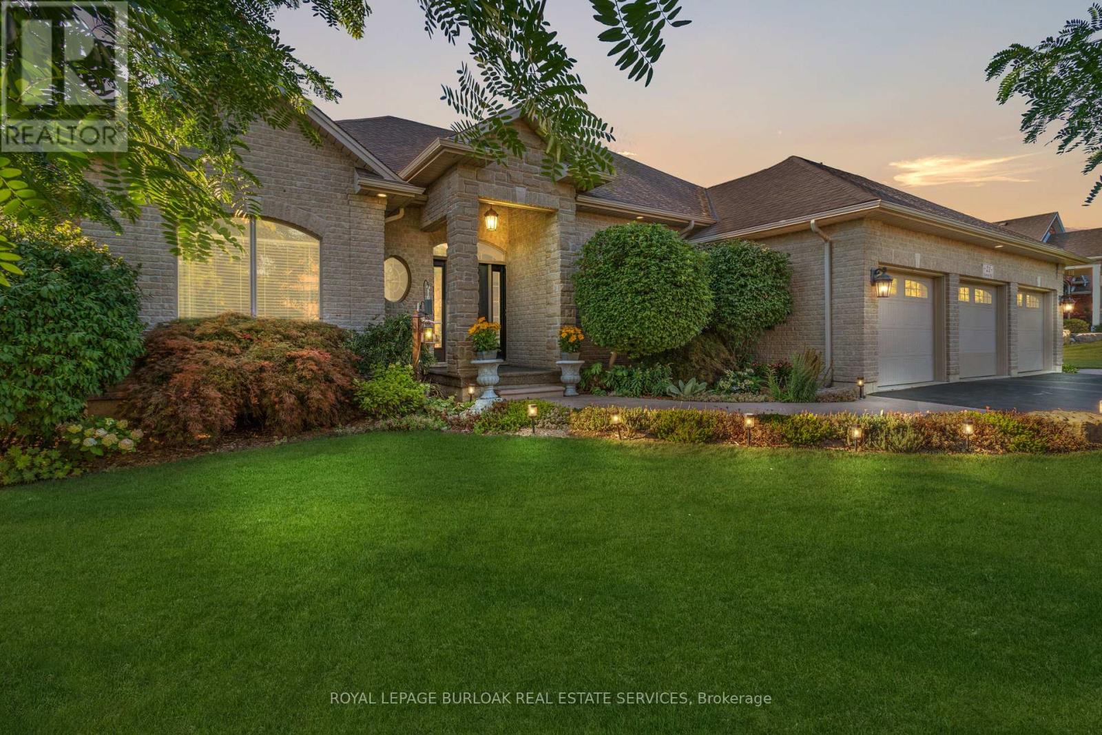 21 Farrow Rd, Brantford, ON N3T 5L7