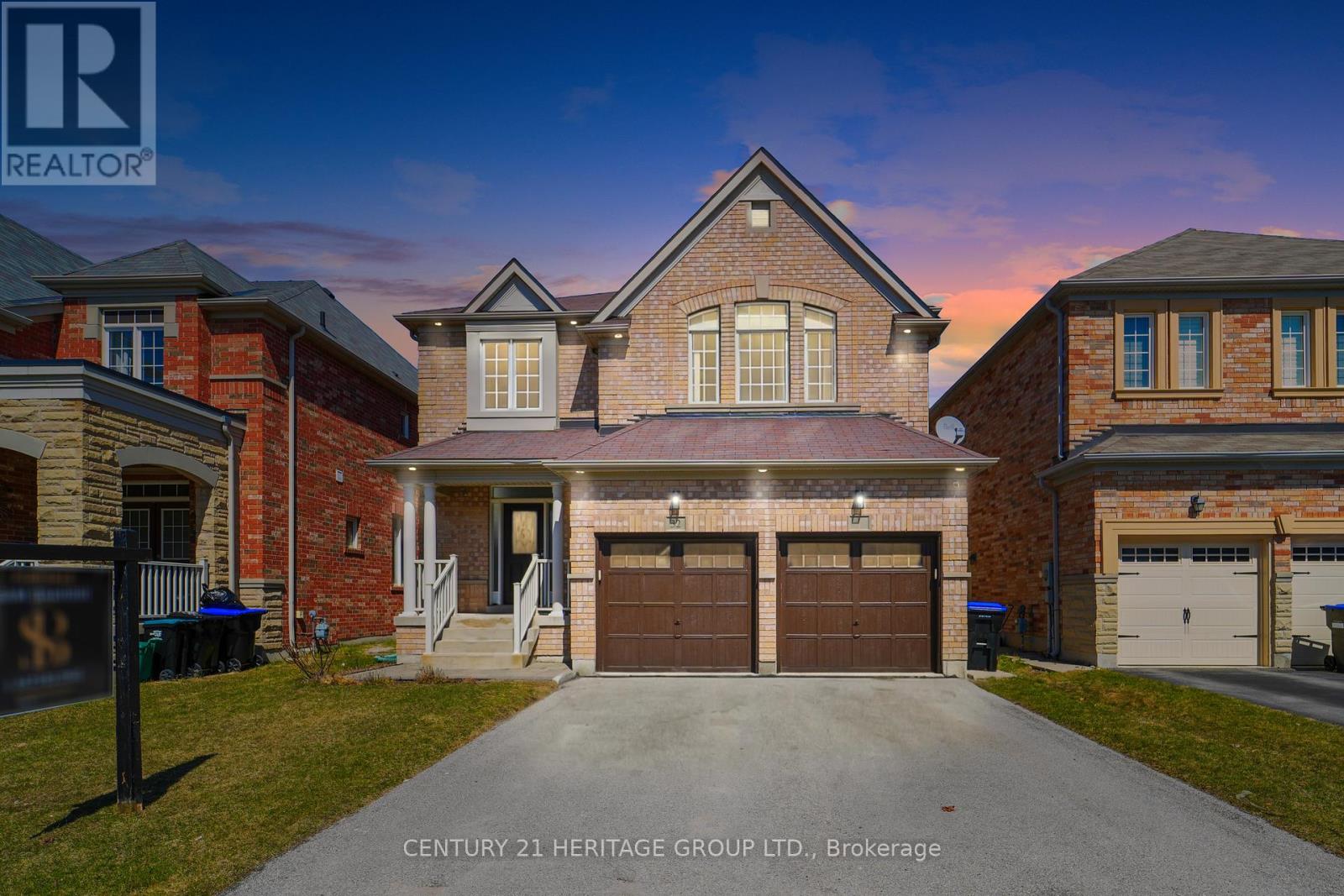 32 Amberwing Lndg, Bradford West Gwillimbury, ON L3Z 3B9