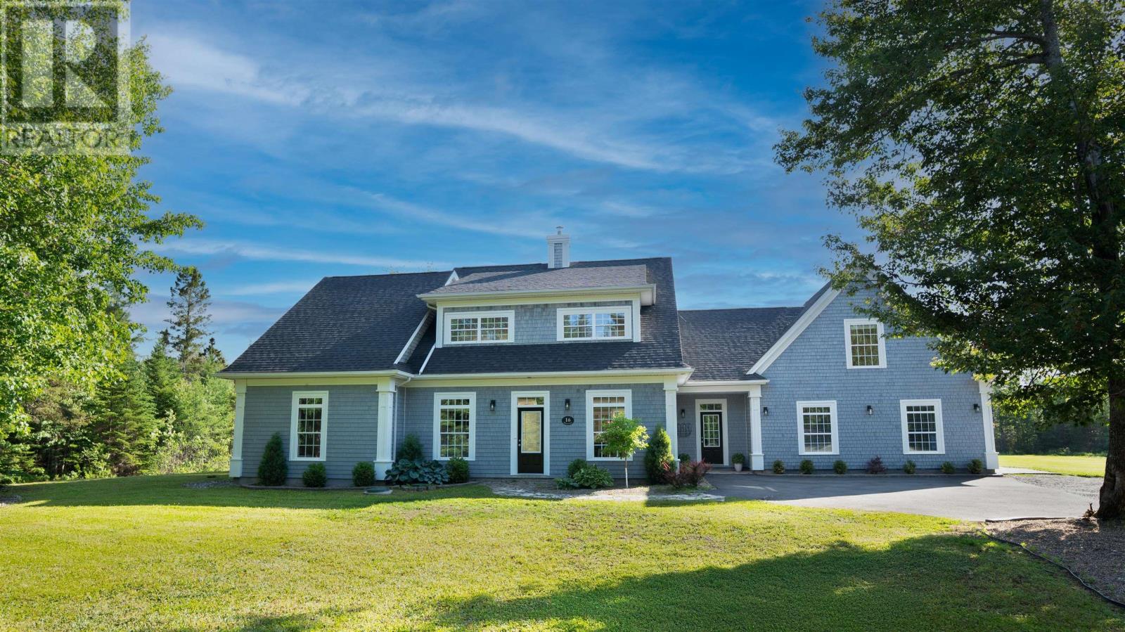 16 Harvest Ln, Upper Tantallon, NS B3Z 1L3