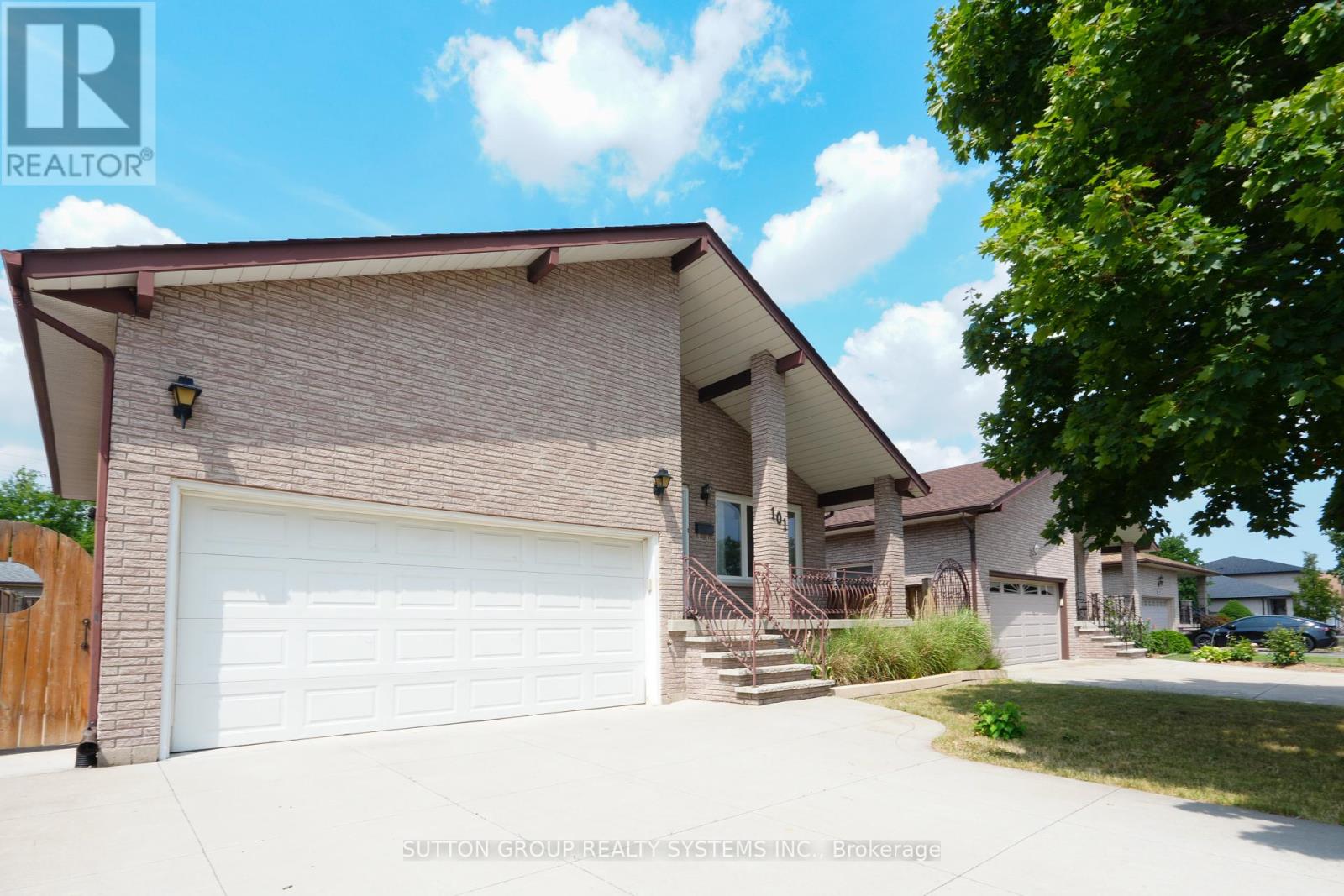 101 Henley Dr, Hamilton, ON L8E 4M3