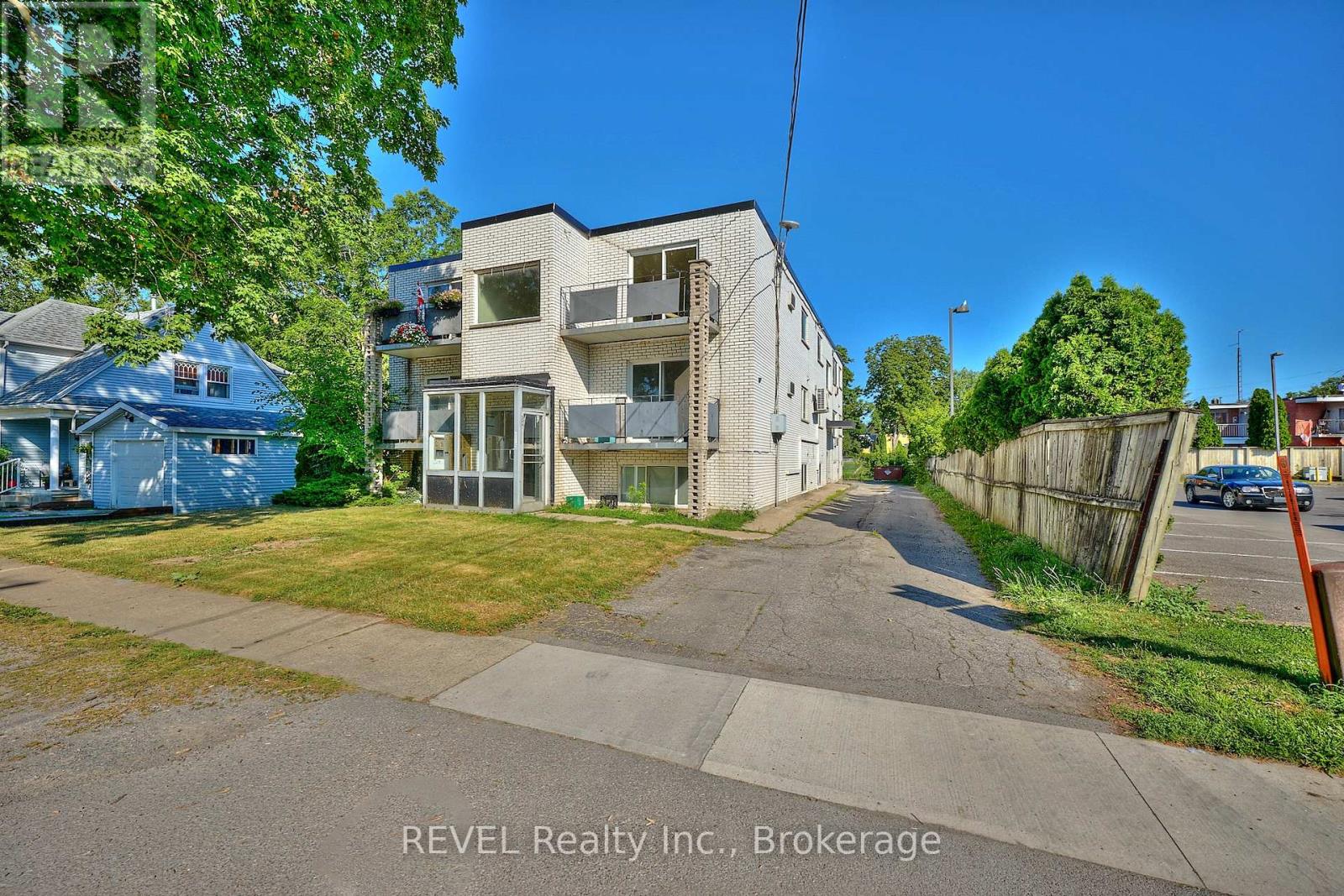 3865 Front St, Niagara Falls Chippawa, ON L2G 8G3
