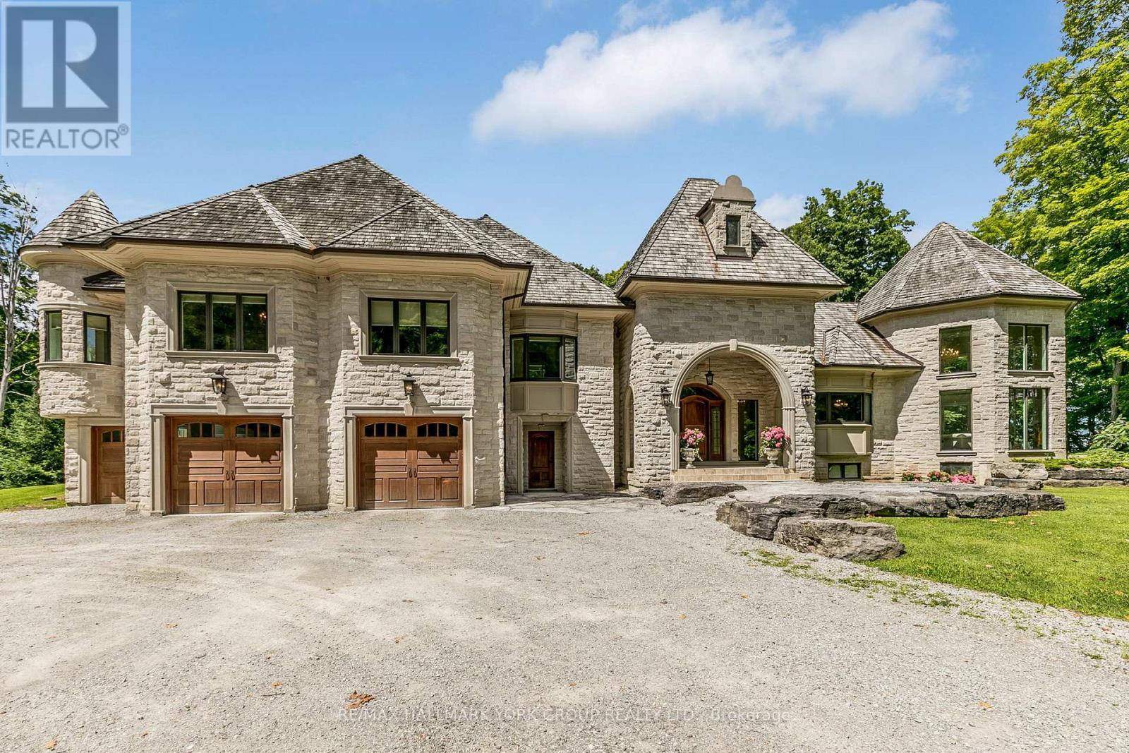 1865 Davis Dr W, King, ON L3Y 4V9