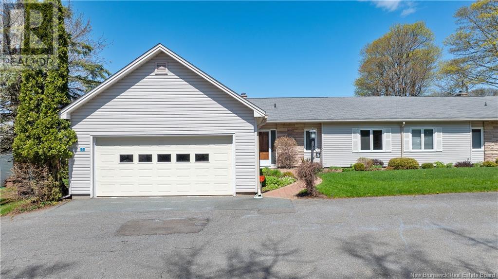 5 White Ln, Rothesay, NB E2E 0P4