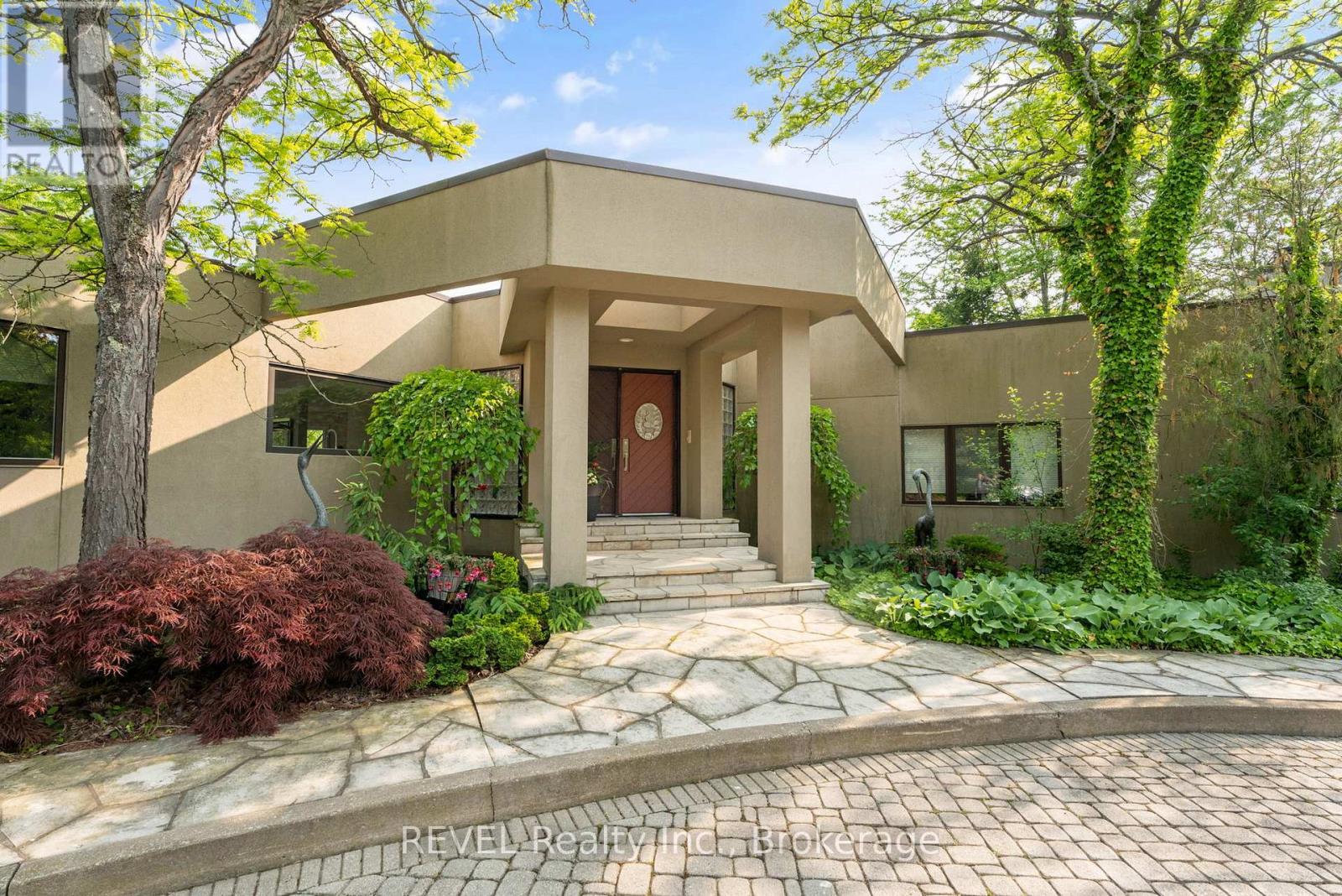 2721 Decew Rd, Thorold, ON L0S 1E6