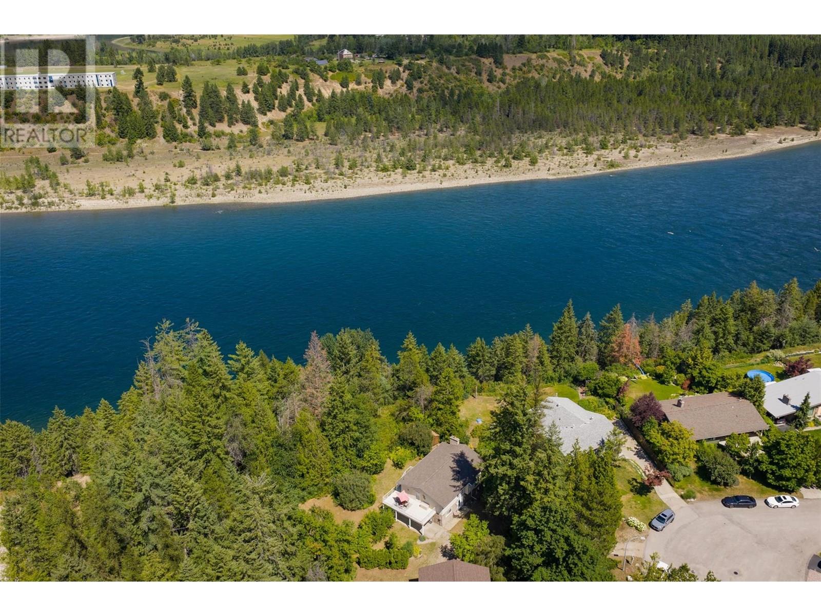 1669 Ridgewood Dr, Castlegar, BC V1N 2L5