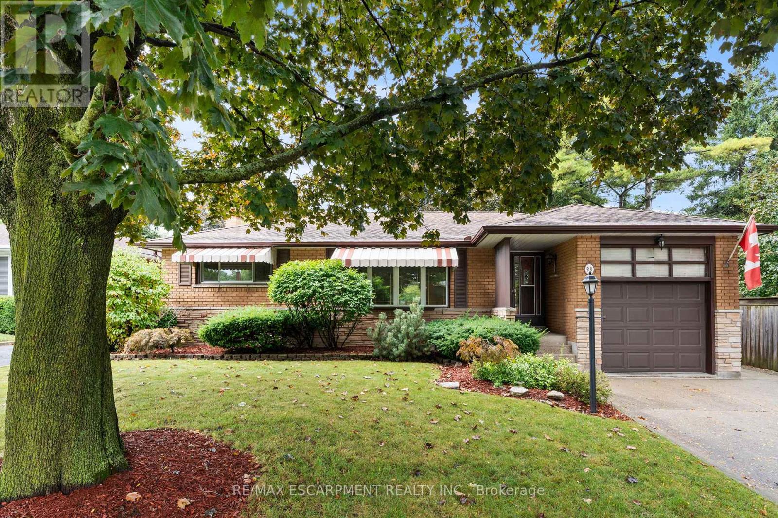 98 Laurier Ave, Hamilton, ON L9C 3S4