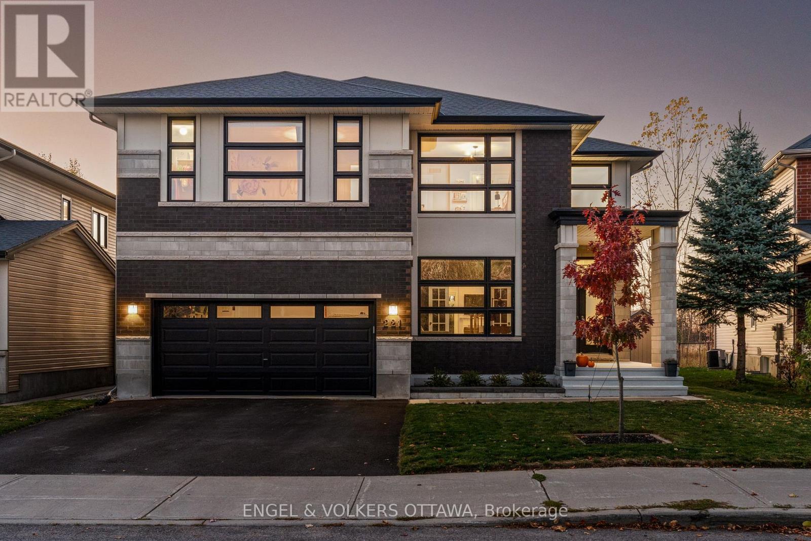 221 Cooks Mill Cres, Ottawa, ON K1V 2N1