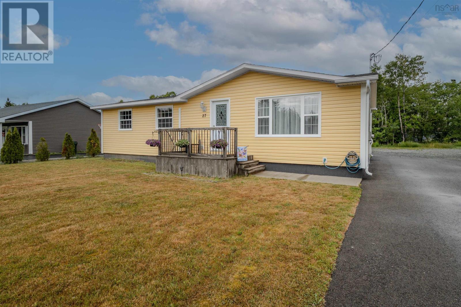 27 Erinmore Dr, Sydney, NS B1M 1A7