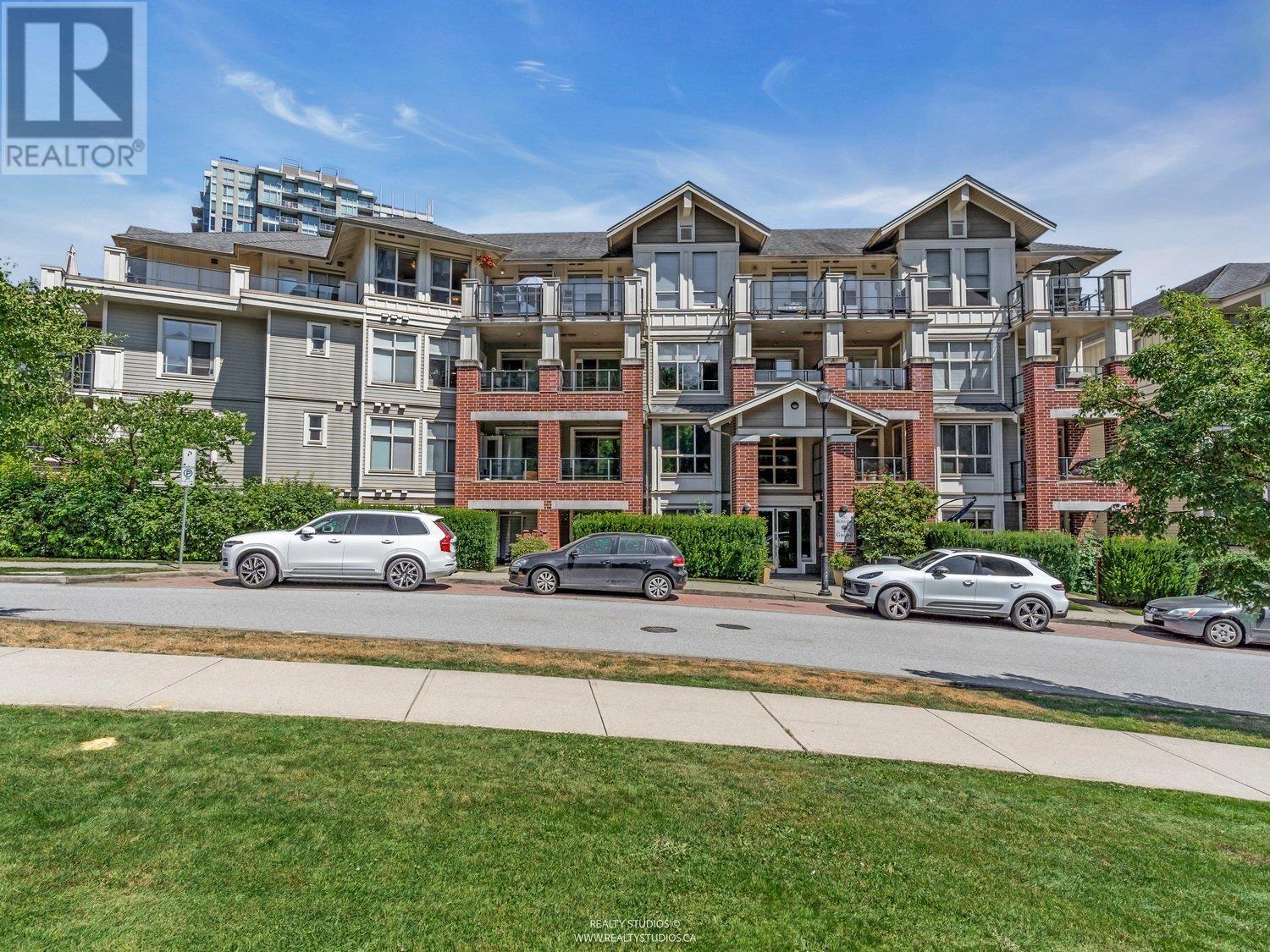 285 Ross Drive Unit 402, New Westminster, BC V3L 0B9