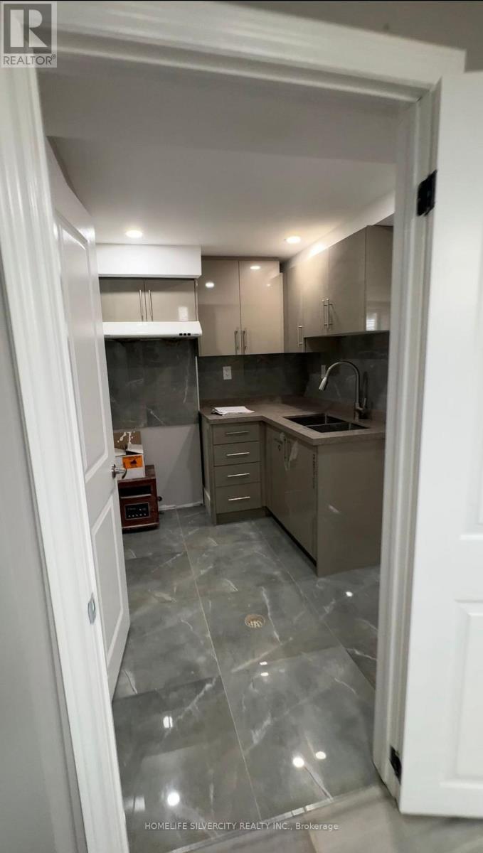 8 Golden Gate Dr, Brampton, ON L6S 2K5