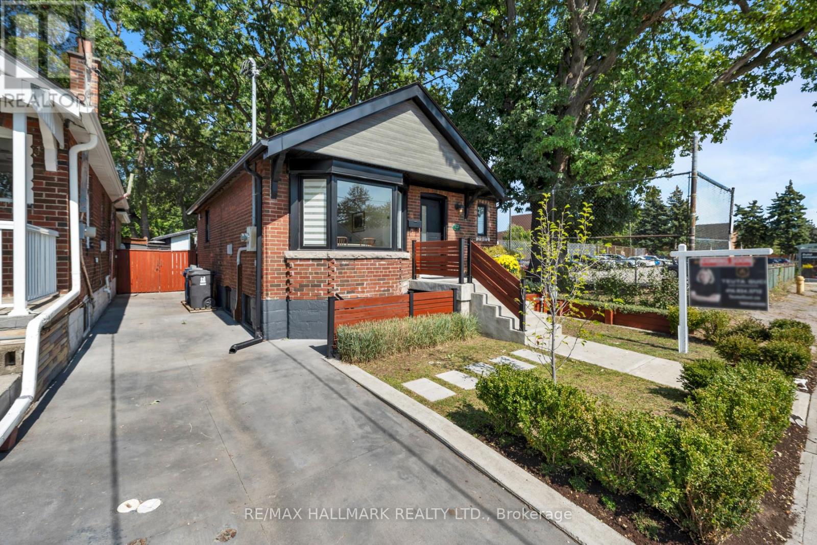 510 Cosburn Ave, Toronto, ON M4J 2P1