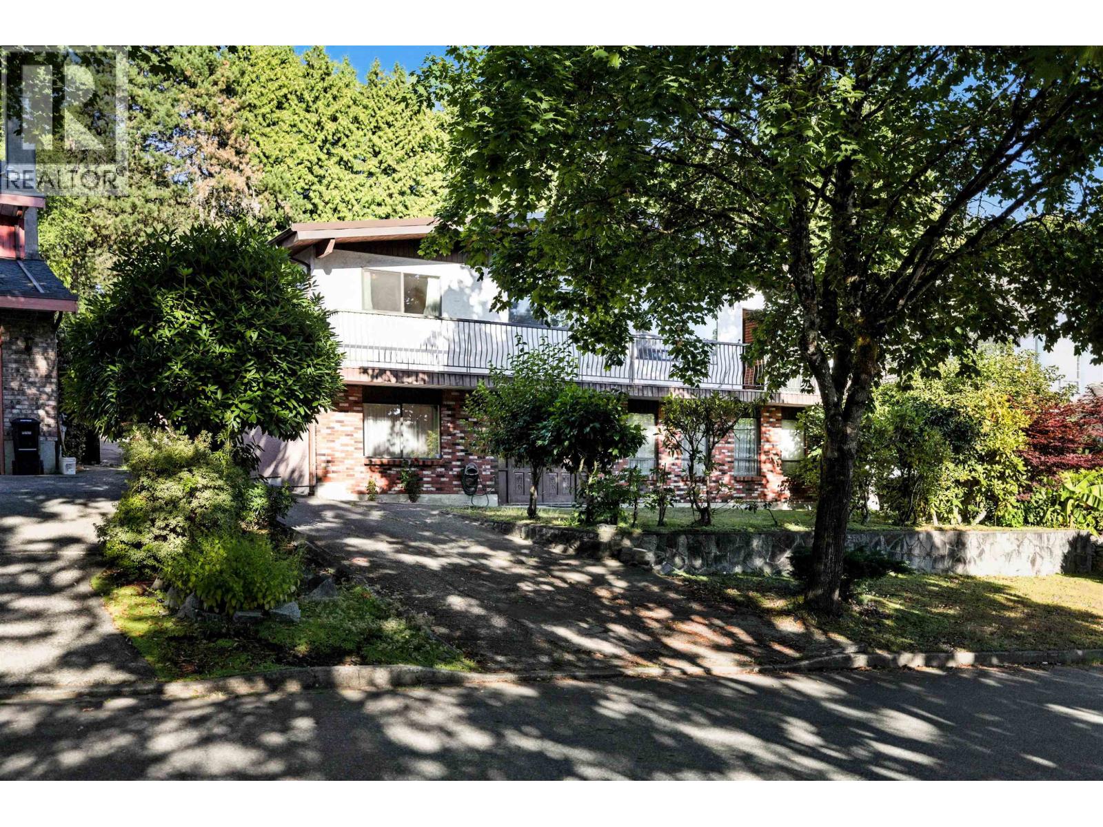 1362 Phillips Ave, Burnaby, BC V5A 3Z3