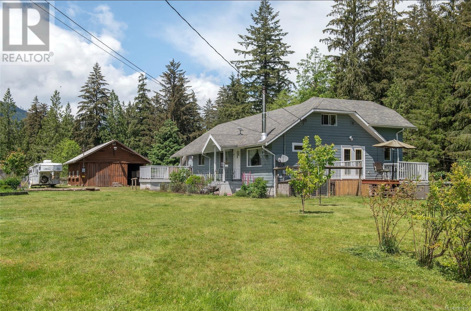 870 Sayward Rd, Sayward, BC V0P 1R0