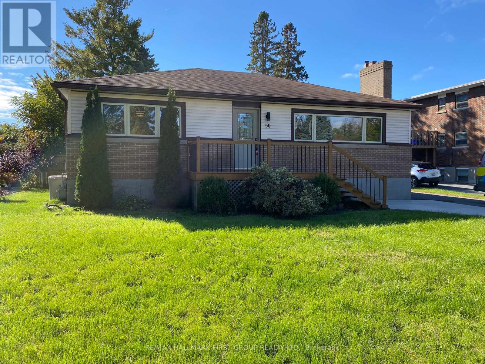 50 Champlain Ave, Kingston, ON K7M 3K8