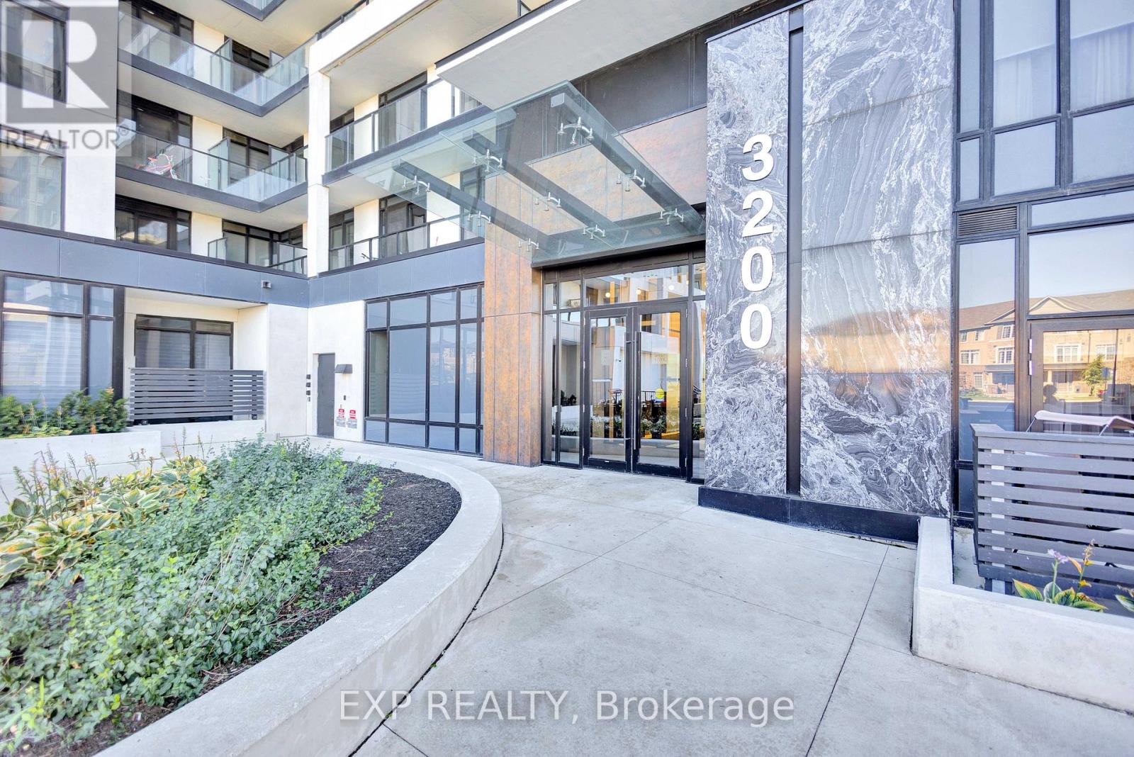721 3200 William Coltson Ave, Oakville, ON L6H 7W6