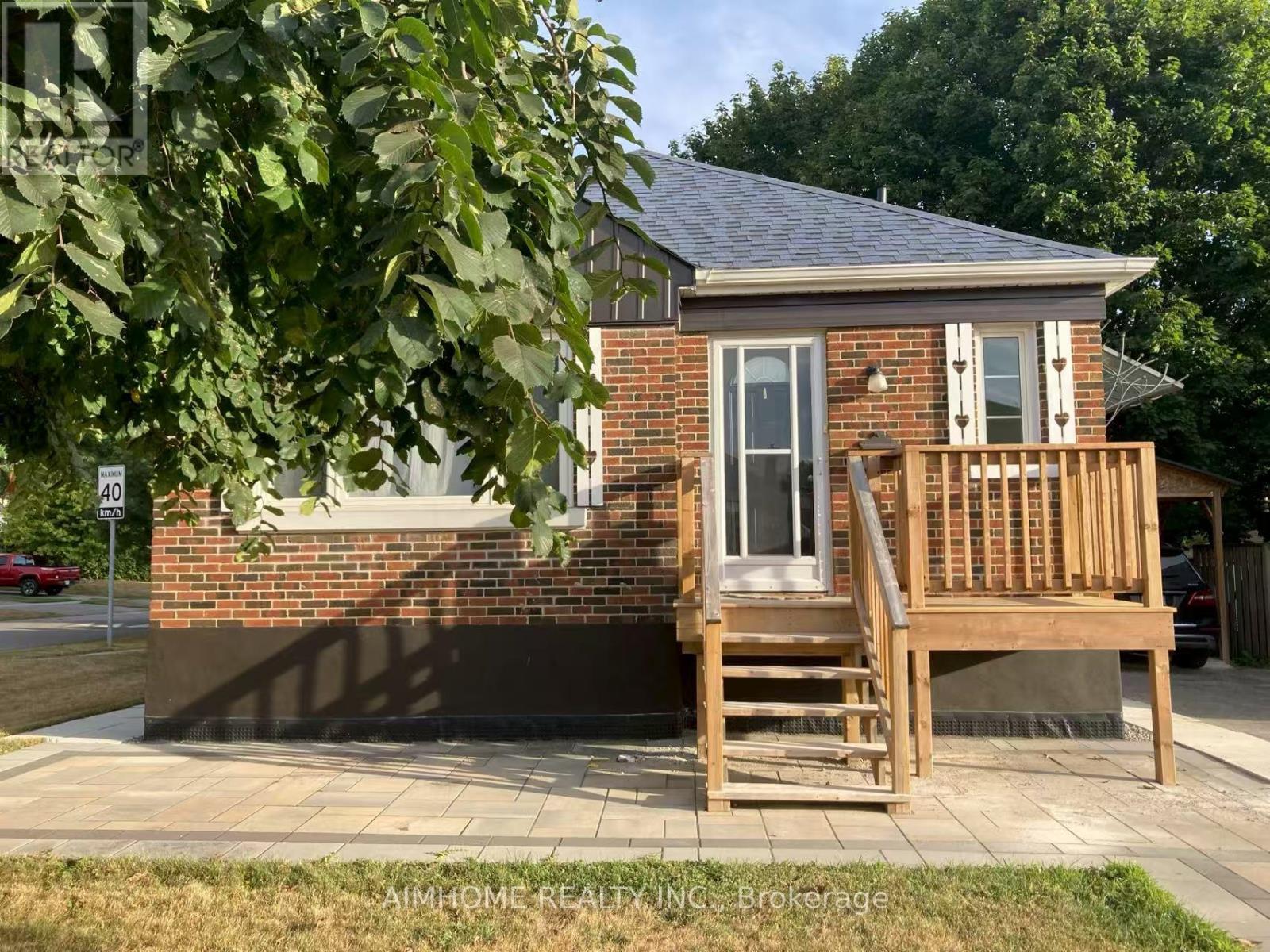 221 St Lawrence St, Whitby, ON L1N 1G9