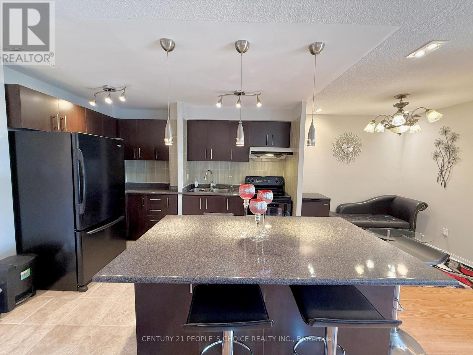 216 2095 Roche Ct, Mississauga, ON L5K 2C8