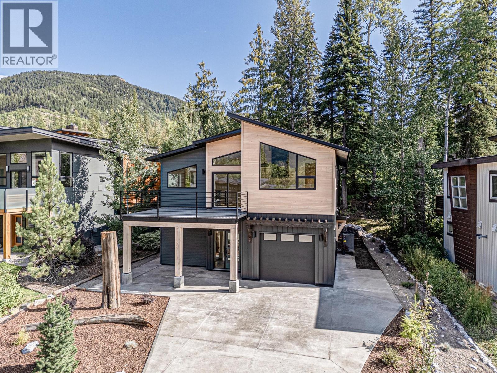 16 Piedmont Dr, Fernie, BC V0B 1M4