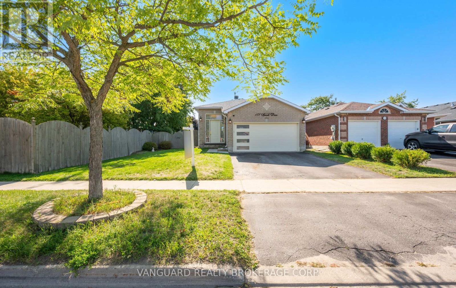 177 Sproule Dr, Barrie, ON L4N 0P8