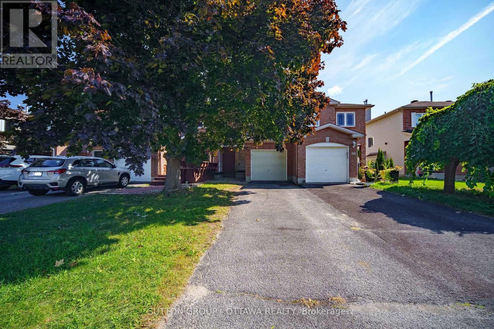 313 Stoneway Dr, Ottawa, ON K2G 6E7