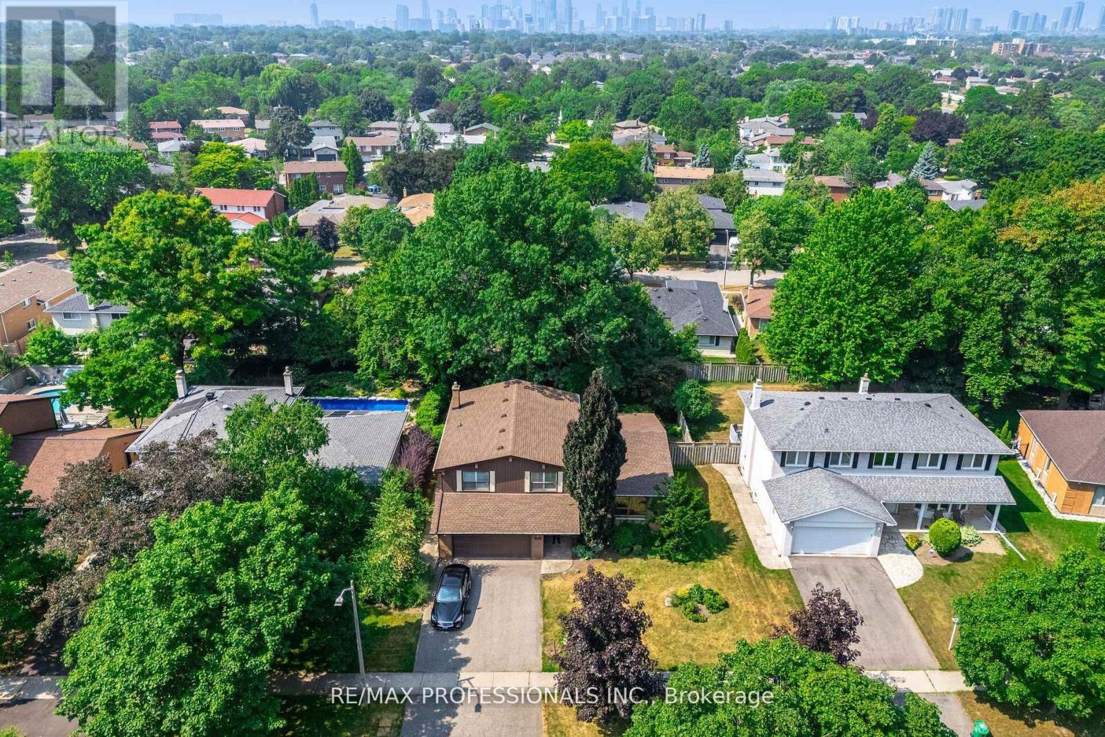 3667 Beechollow Cres, Mississauga, ON L4Y 3T3