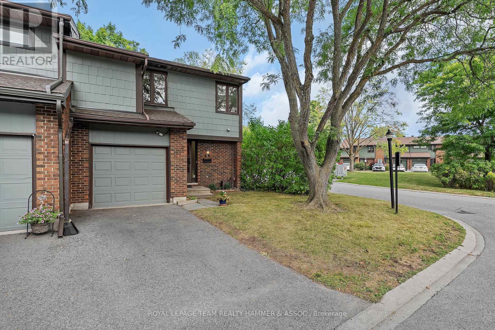 8 Chisholm Ct, Ottawa, ON K2K 1E2