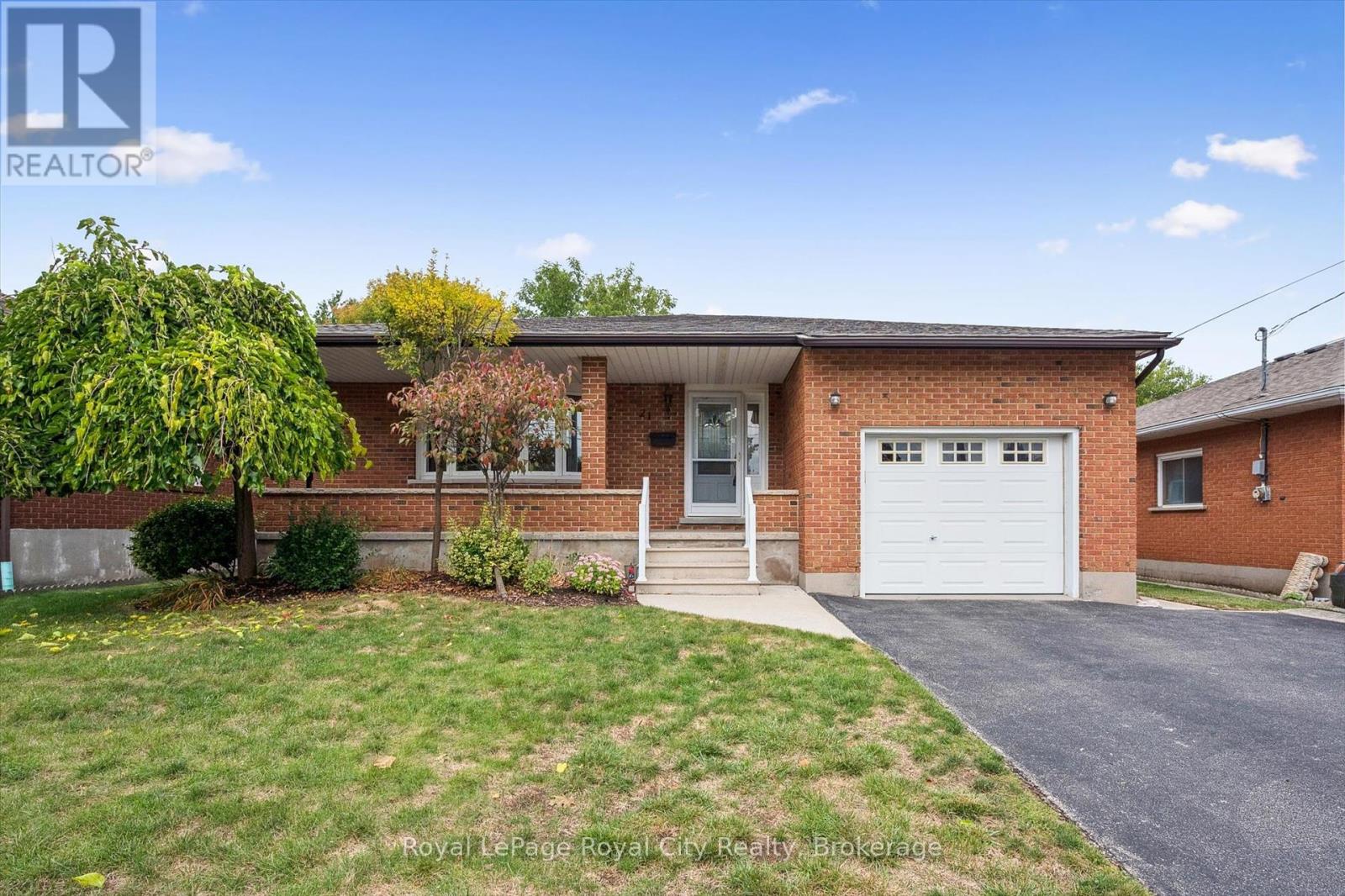 21 Heath Rd, Guelph, ON N1H 6G8