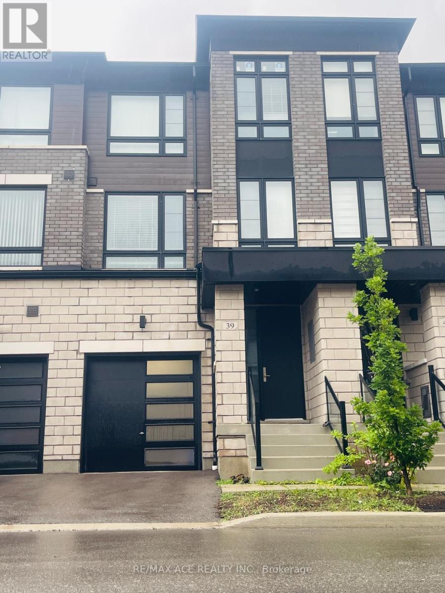 39 Lake Trail Way, Whitby, ON L1M 0M3