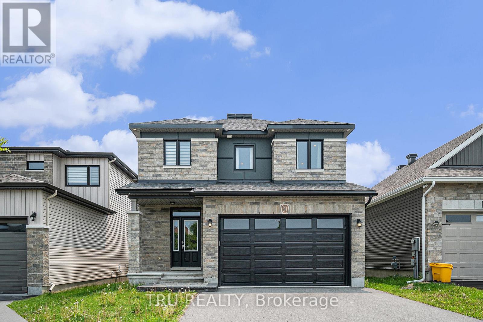 670 Parade Dr, Ottawa, ON K2S 1B8