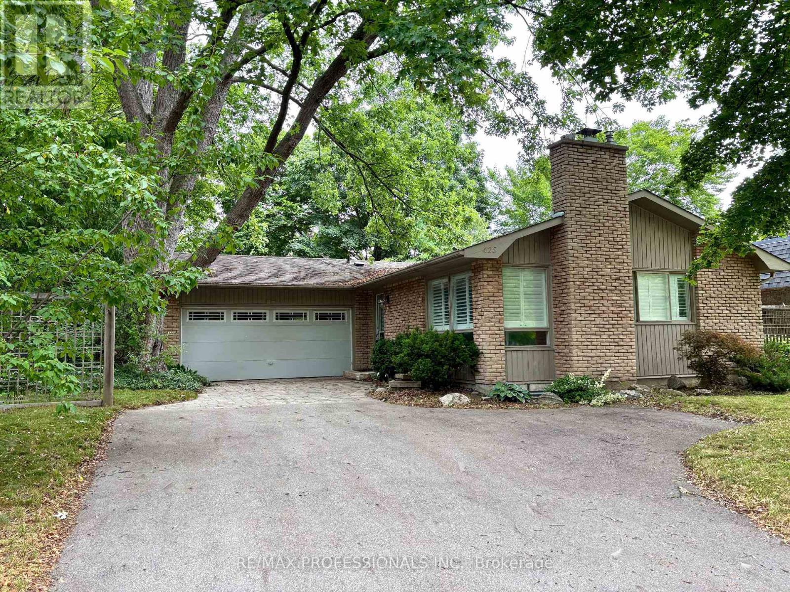 425 Canterbury Cres, Oakville, ON L6J 5K8