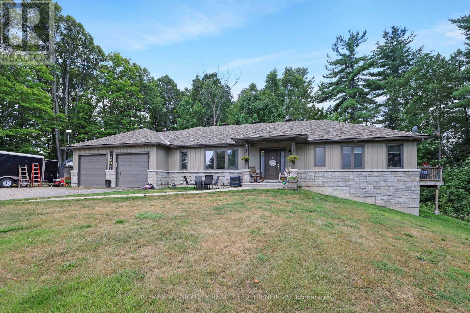 2457 Burnstown Rd, McNab/Braeside, ON K7V 3Z4