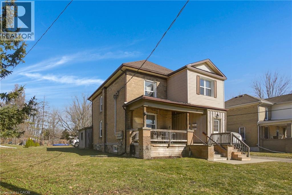 17 Shaw Ave W, Cambridge, ON N3C 1E3
