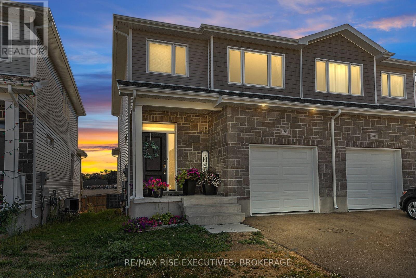 1219 Max Cres, Kingston, ON K7M 3L8