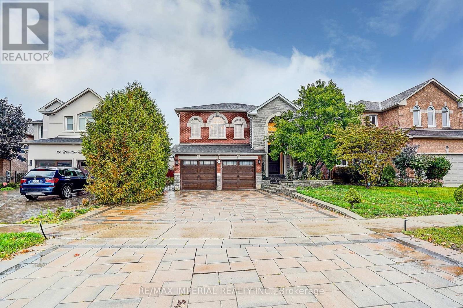 32 Brandon Gate Dr, Vaughan, ON L6A 2L4