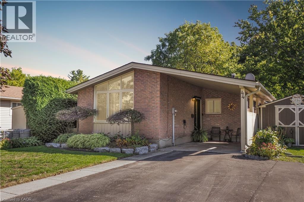 44 Milton Ave W, Cambridge, ON N3C 2Y4
