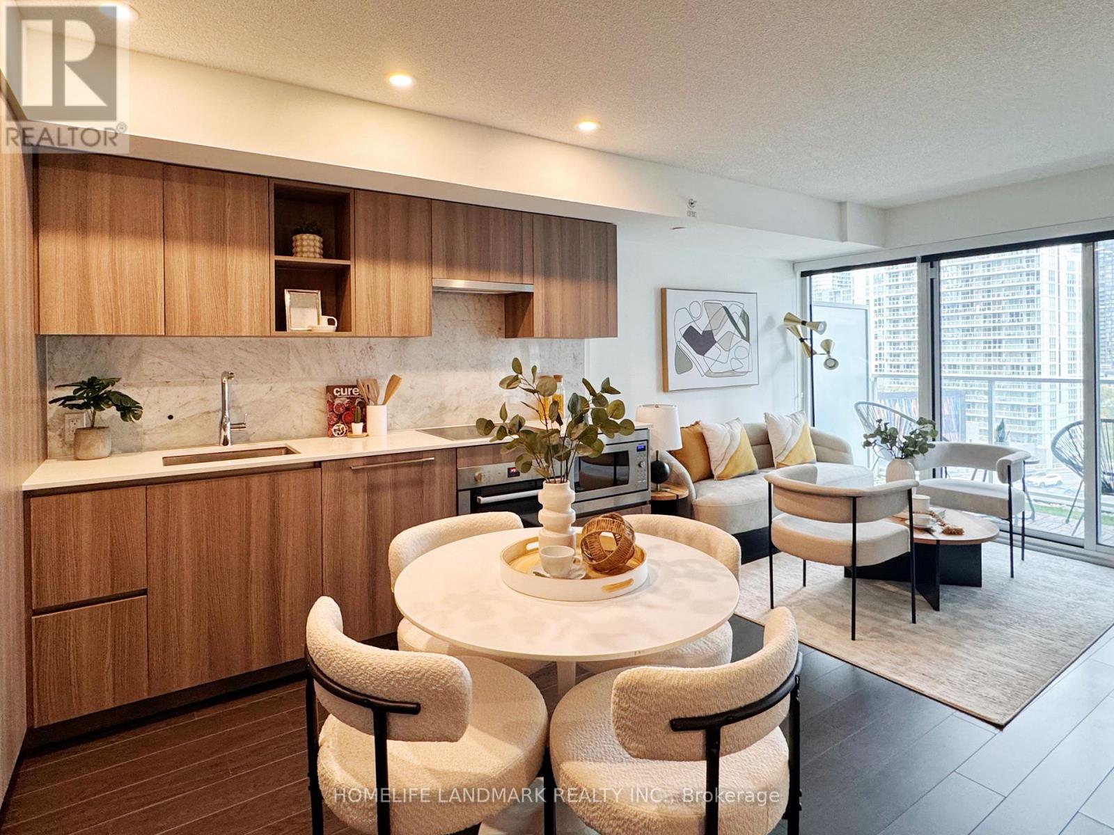 1110 19 Bathurst St, Toronto, ON M5V 0N2