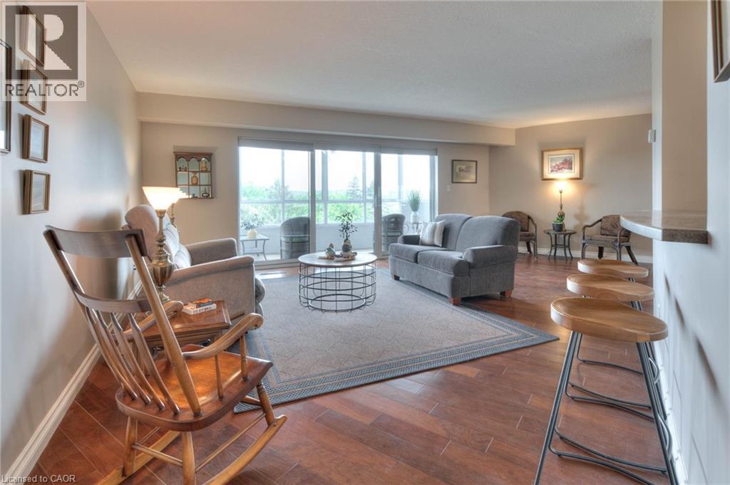 250 Glenridge Drive Unit 606, Waterloo, ON N2J 4H8