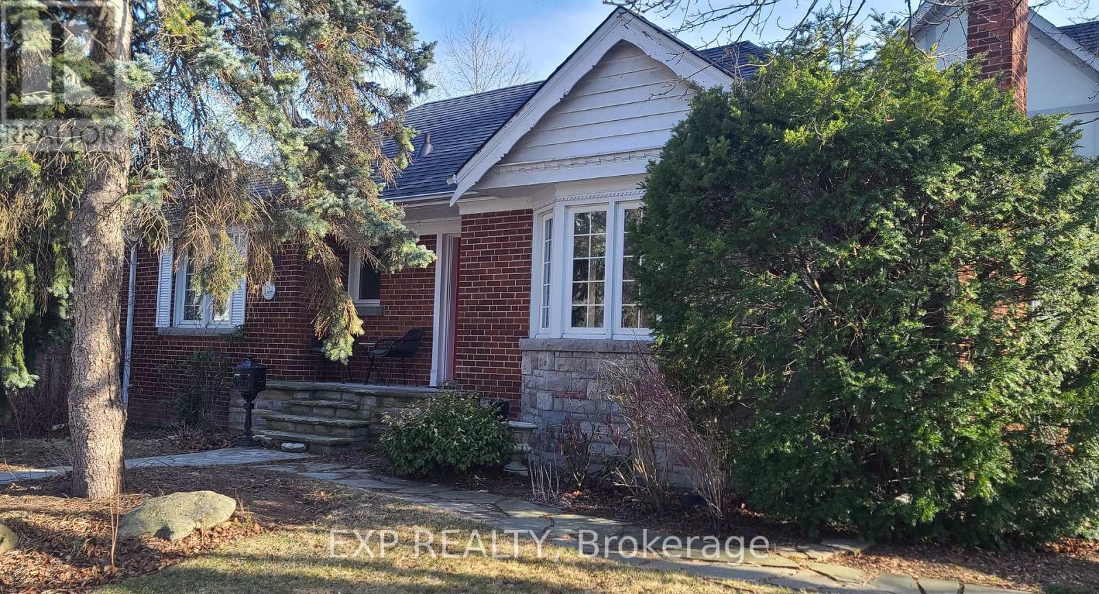 25 Mcclinchy Ave, Toronto, ON M8X 2H9