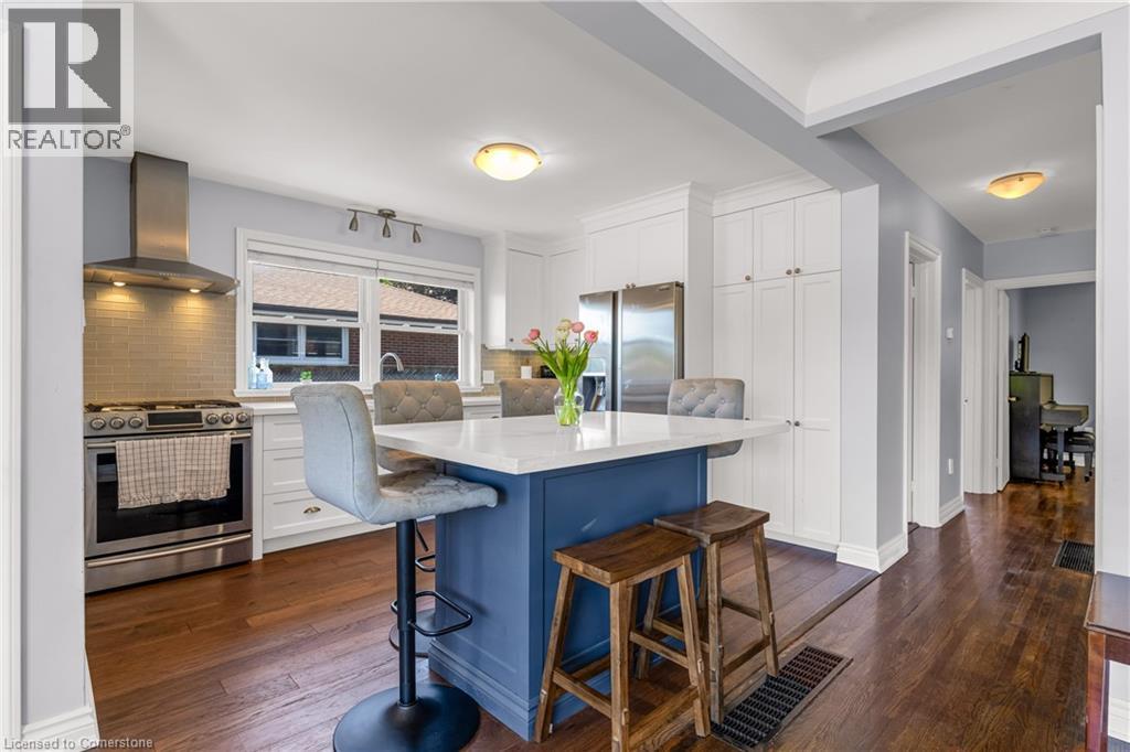 142 Brentwood Dr, Hamilton, ON L8T 3W6