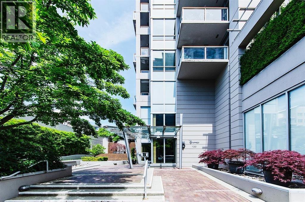 120 W 16th Street Unit 301, North Vancouver, BC V7M 3N6