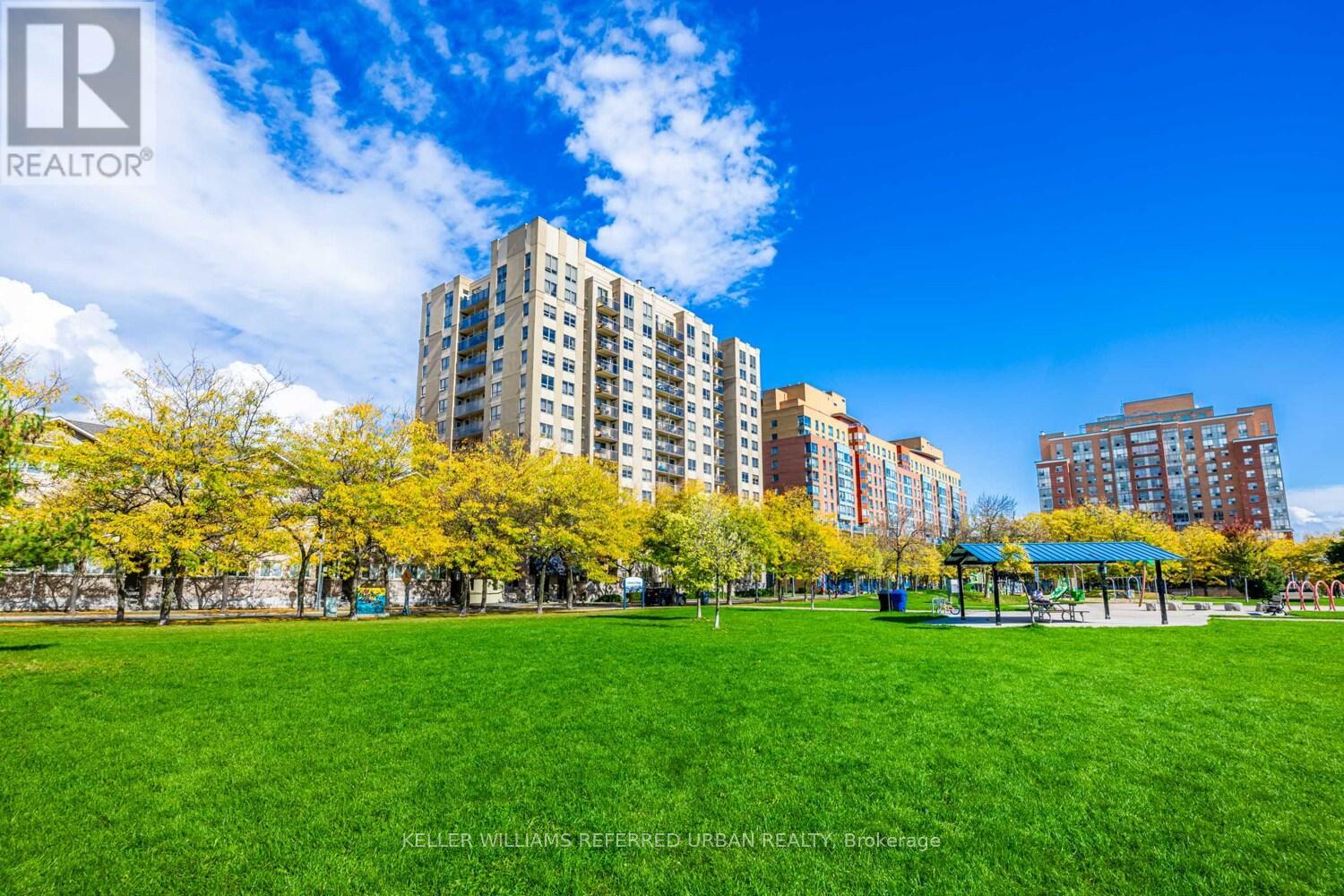 511 4 Elsinore Path, Toronto, ON M8V 4G7