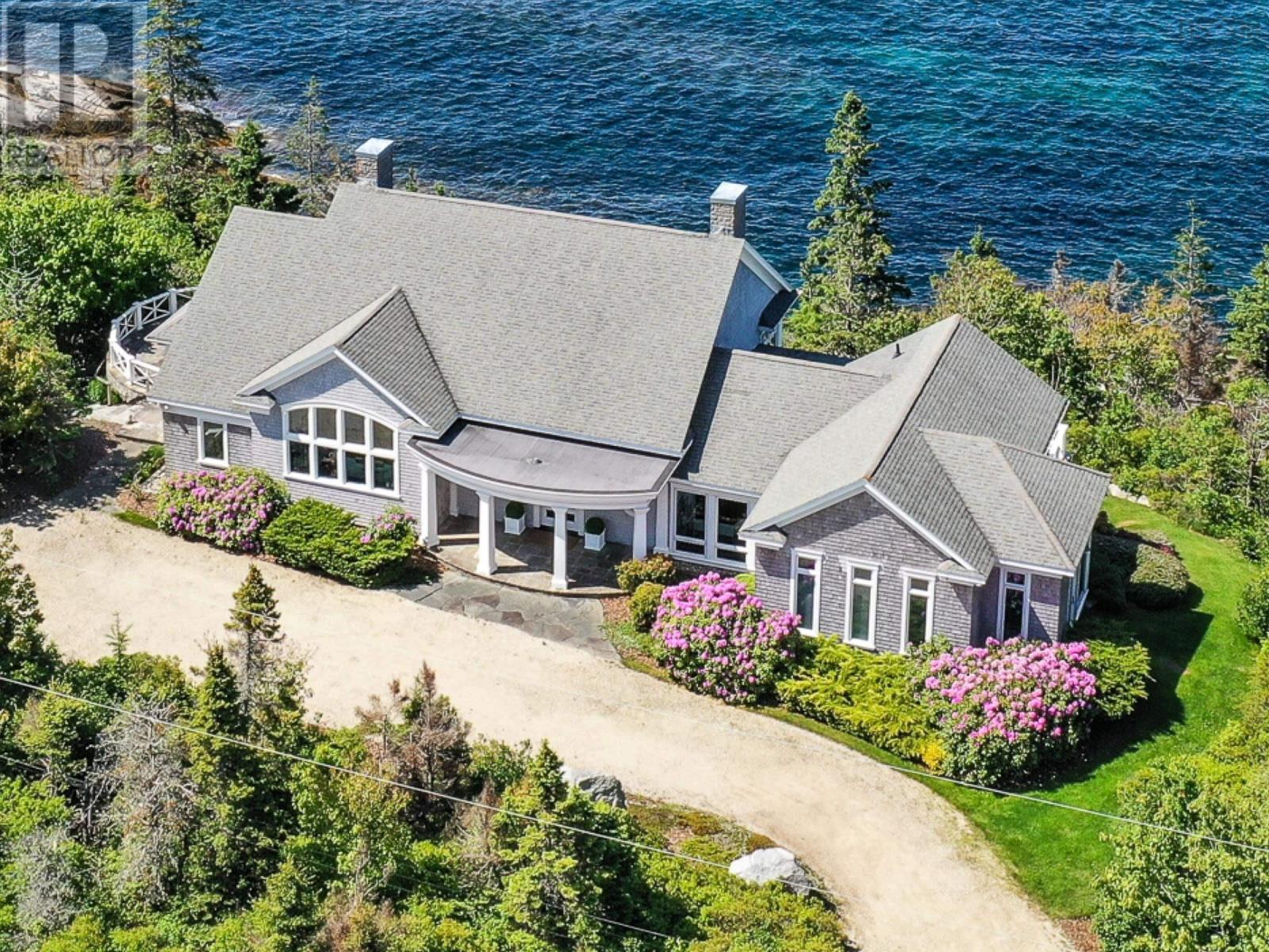 166 Ocean Gate Dr, Northwest Cove, NS B0J 1T0