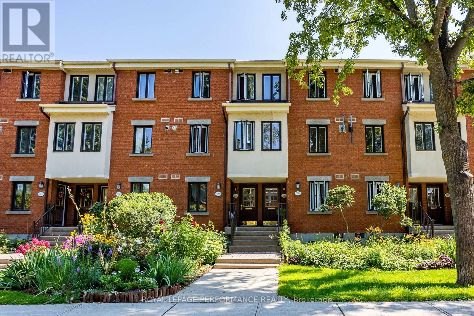 233 Mart Cir, Ottawa, ON K1K 4K2