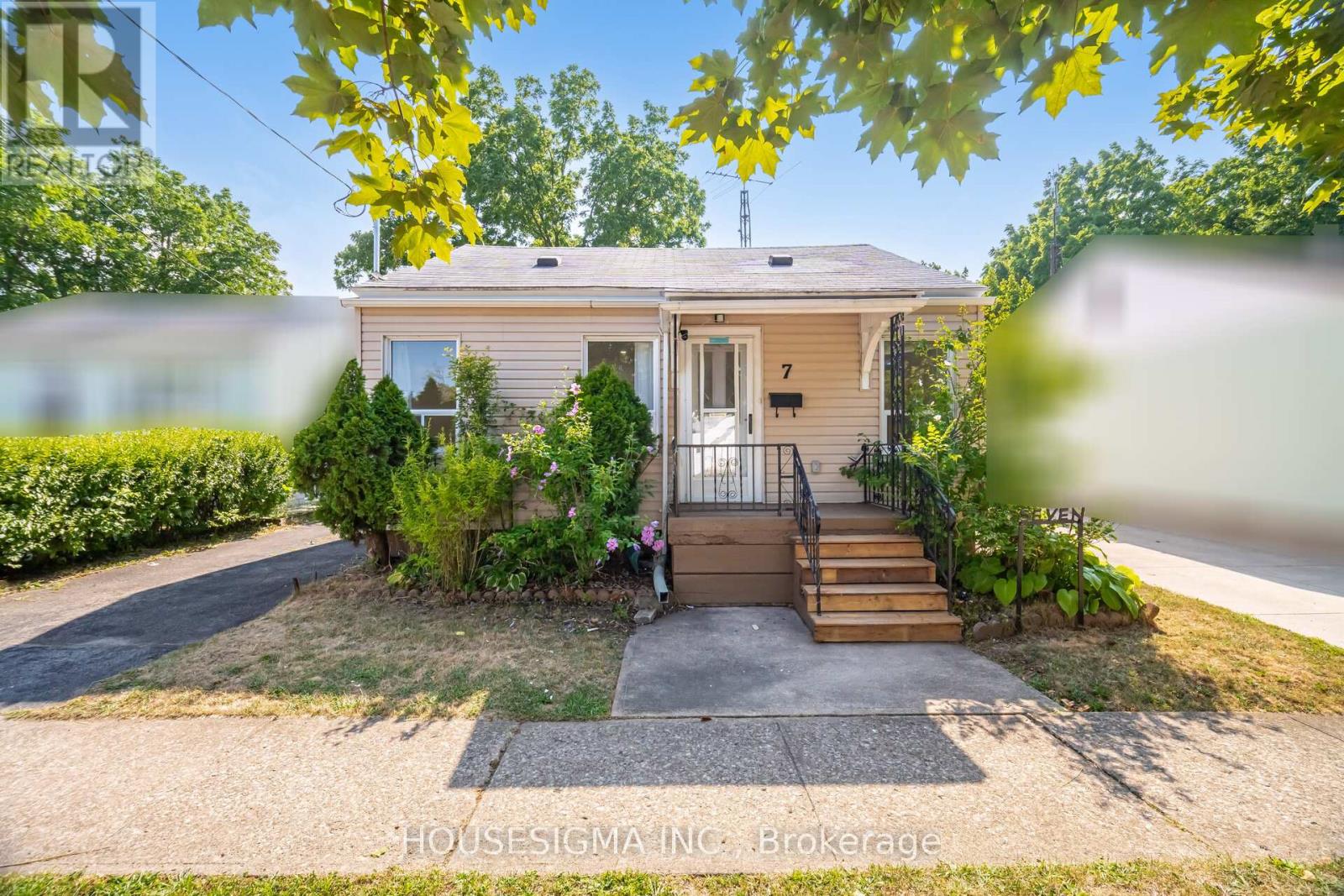 7 Doncaster Blvd, St. Catharines Fairview, ON L2N 1Y3