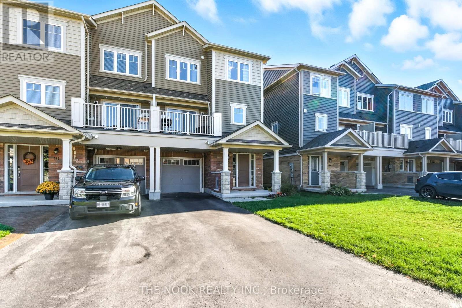 12 Tabaret Cres, Oshawa, ON L1L 0G5