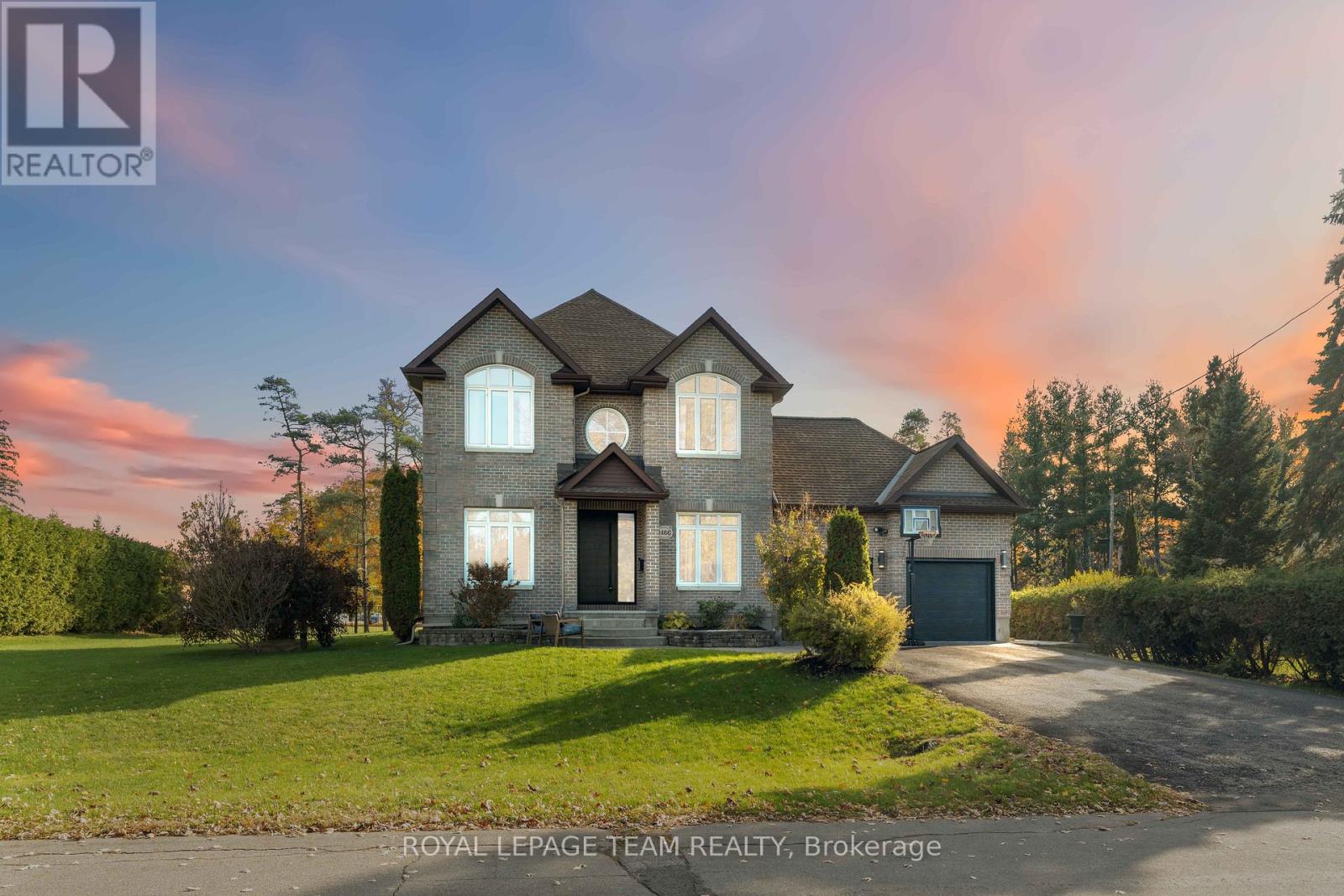 1466 Rhea Pl, Ottawa, ON K1V 1H1